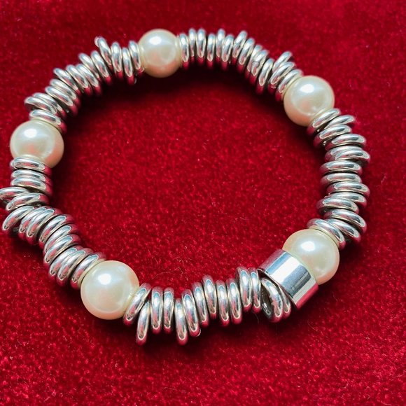 Silver and Pearl Bracelet - Picture 1 of 1